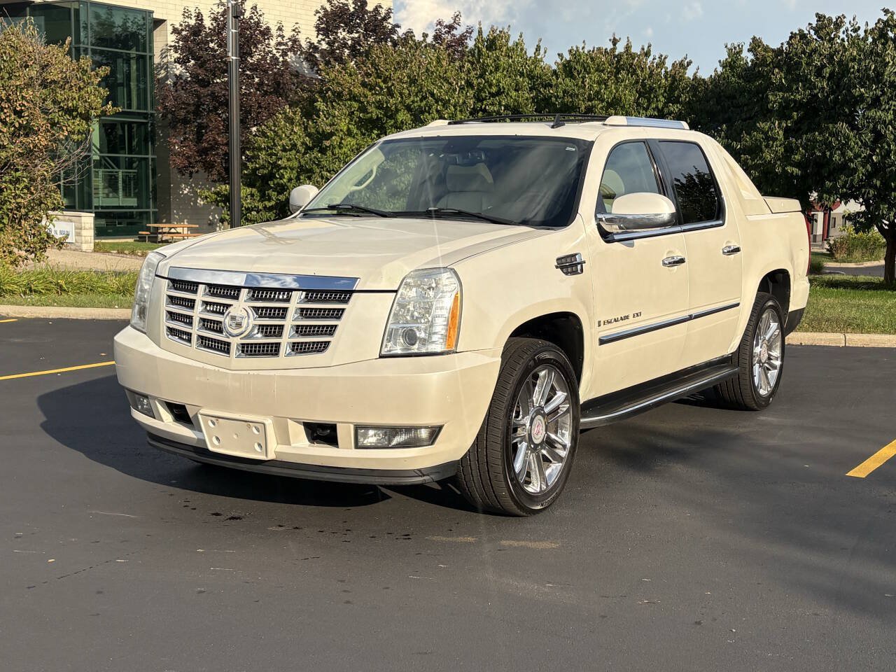 Used 2008 Cadillac Escalade EXT AWD/4WD image 3