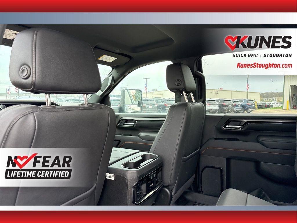 Used 2025 GMC Sierra 2500 AT4 image 38