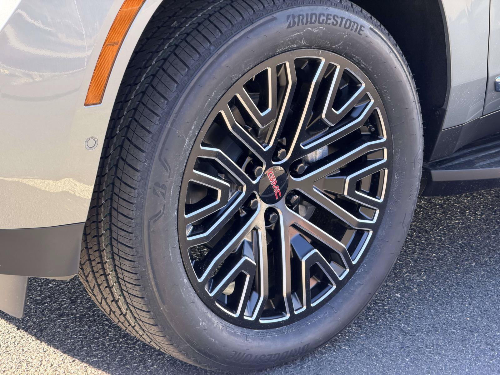 New 2026 GMC Yukon XL Elevation AWD/4WD image 5