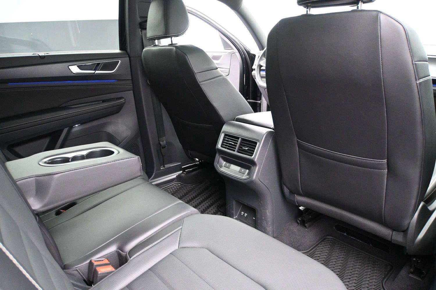 Certified 2024 Volkswagen Atlas Cross Sport SEL R-Line AWD/4WD image 24