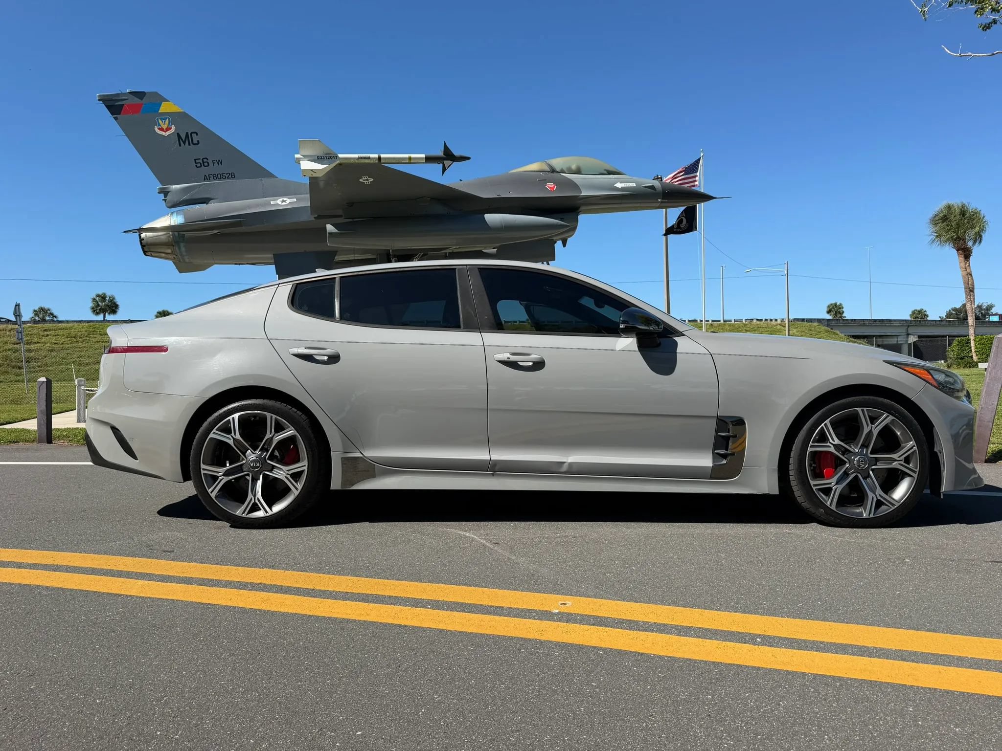 Used 2019 Kia Stinger GT1 RWD image 1