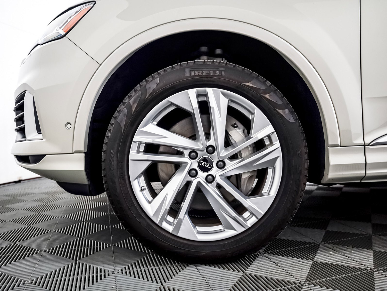 Used 2022 Audi Q7 Premium Plus w/ Premium Plus Package image 4