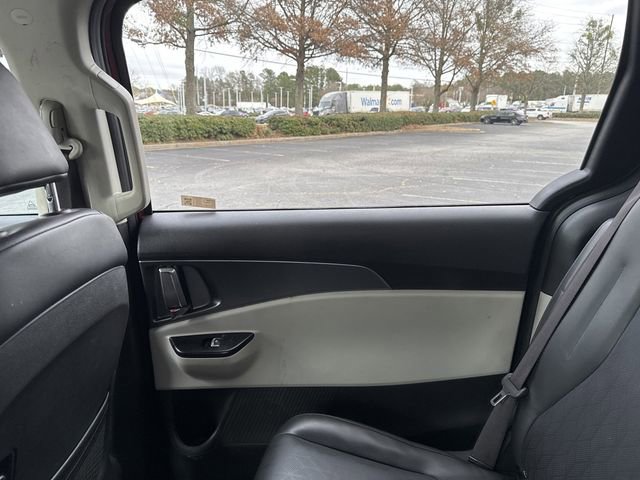 Used 2024 Kia Carnival LX image 27