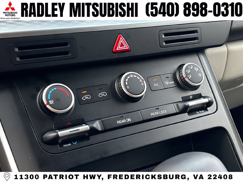 Used 2023 Kia Carnival LX FWD image 10