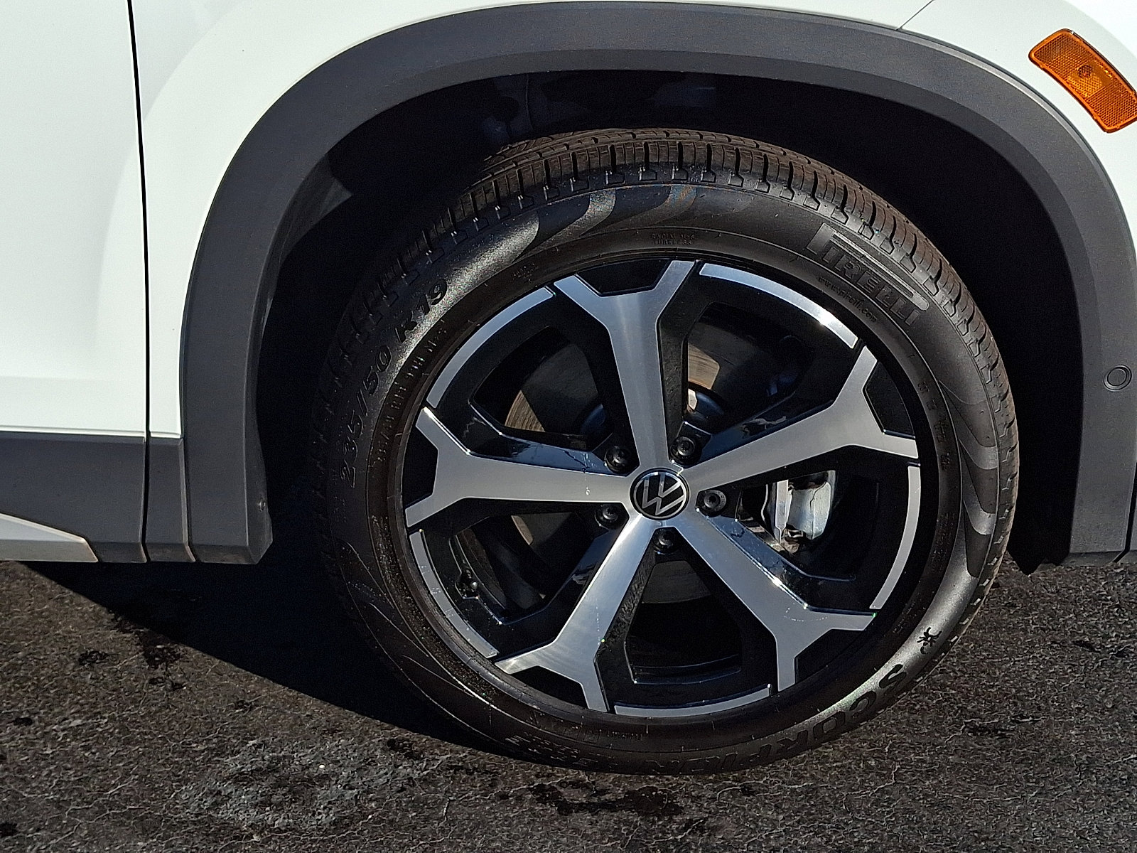 Certified 2025 Volkswagen Tiguan SE image 8