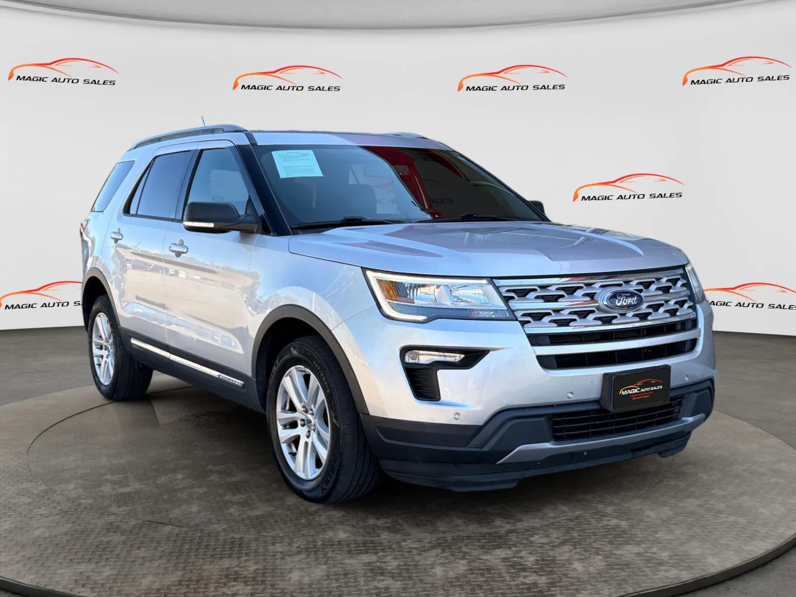 Used 2019 Ford Explorer XLT w/ Equipment Group 202A AWD/4WD image 5