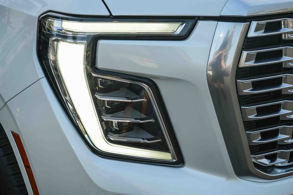 Used 2025 GMC Yukon XL Denali w/ Sun & Power Step Package image 8