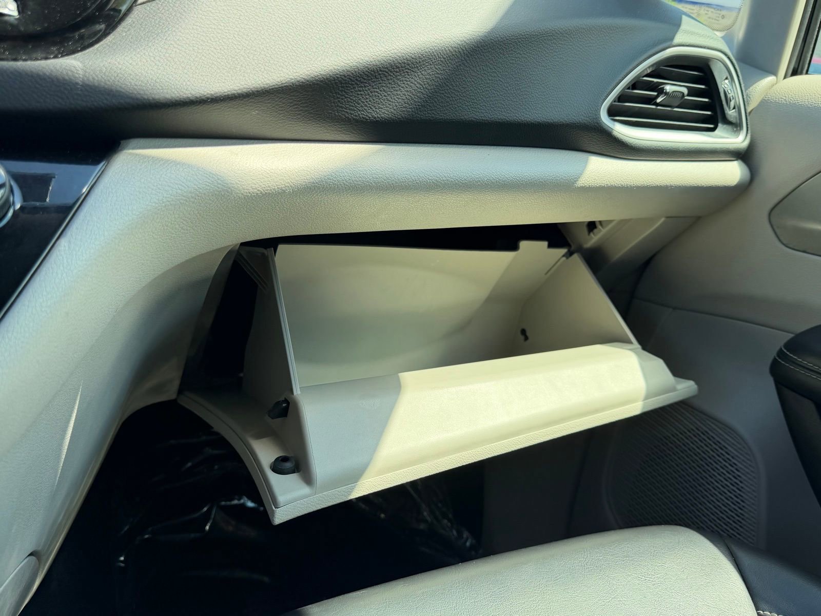 Used 2023 Chrysler Pacifica Touring-L image 33