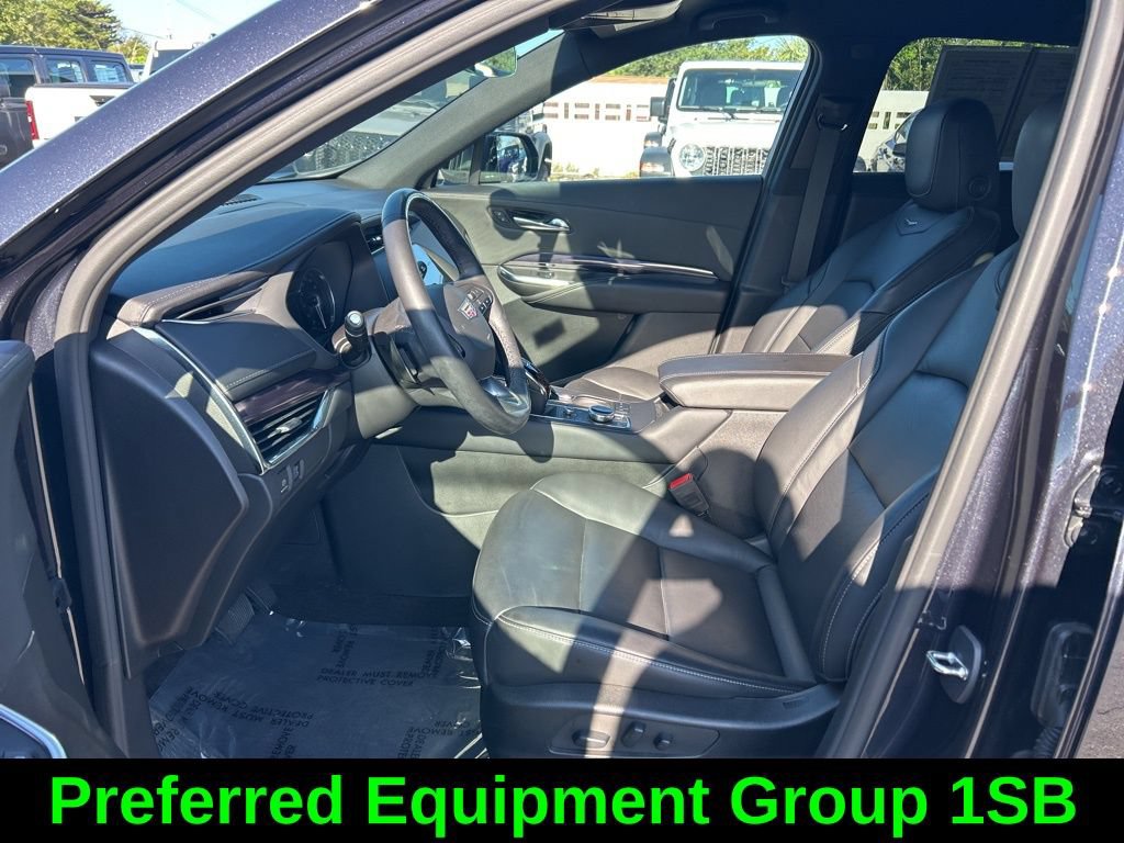 Used 2023 Cadillac XT4 Luxury w/ Cold Weather Package FWD image 11