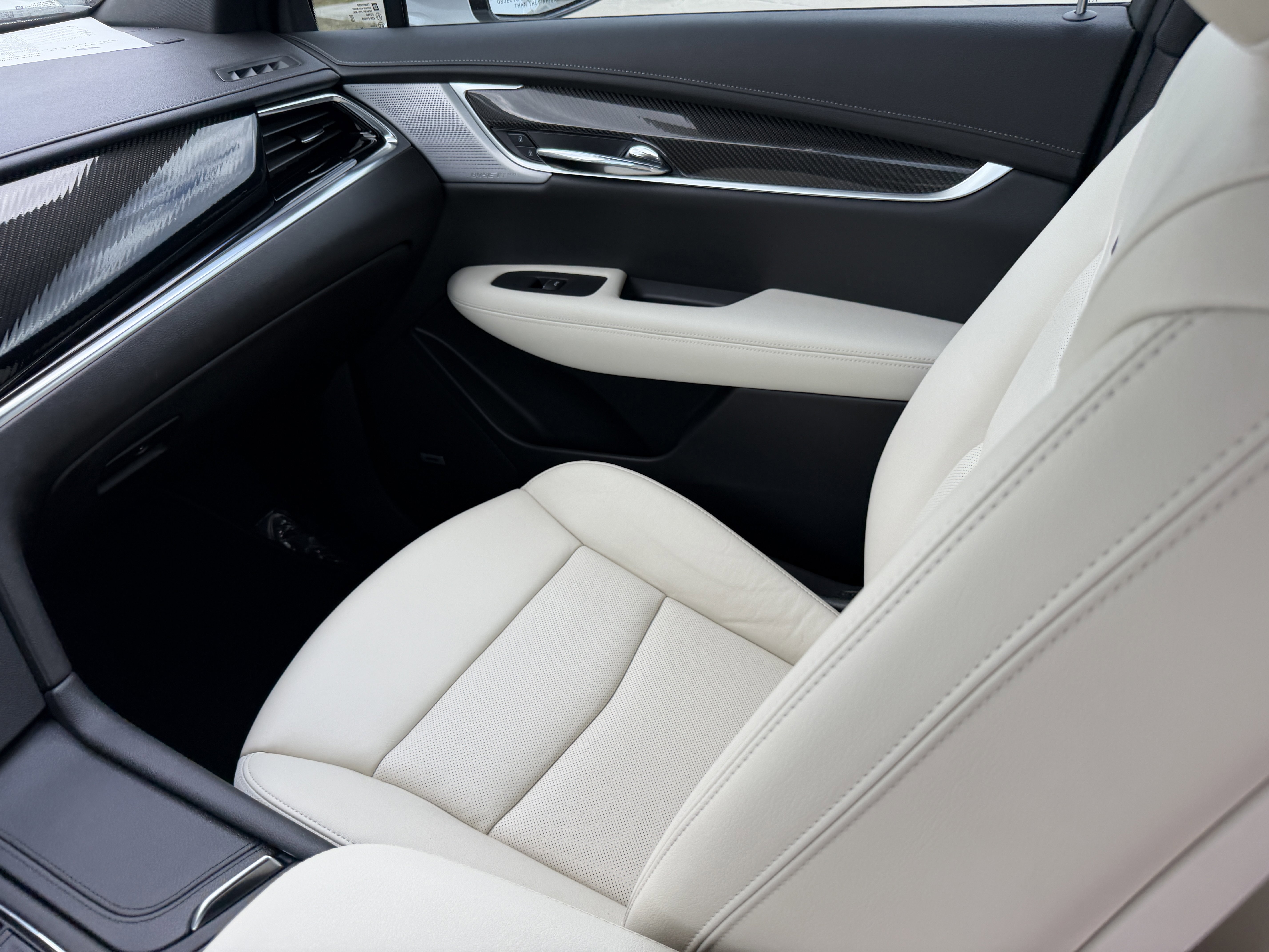 Certified 2025 Cadillac XT6 Sport w/ Technology Package image 16