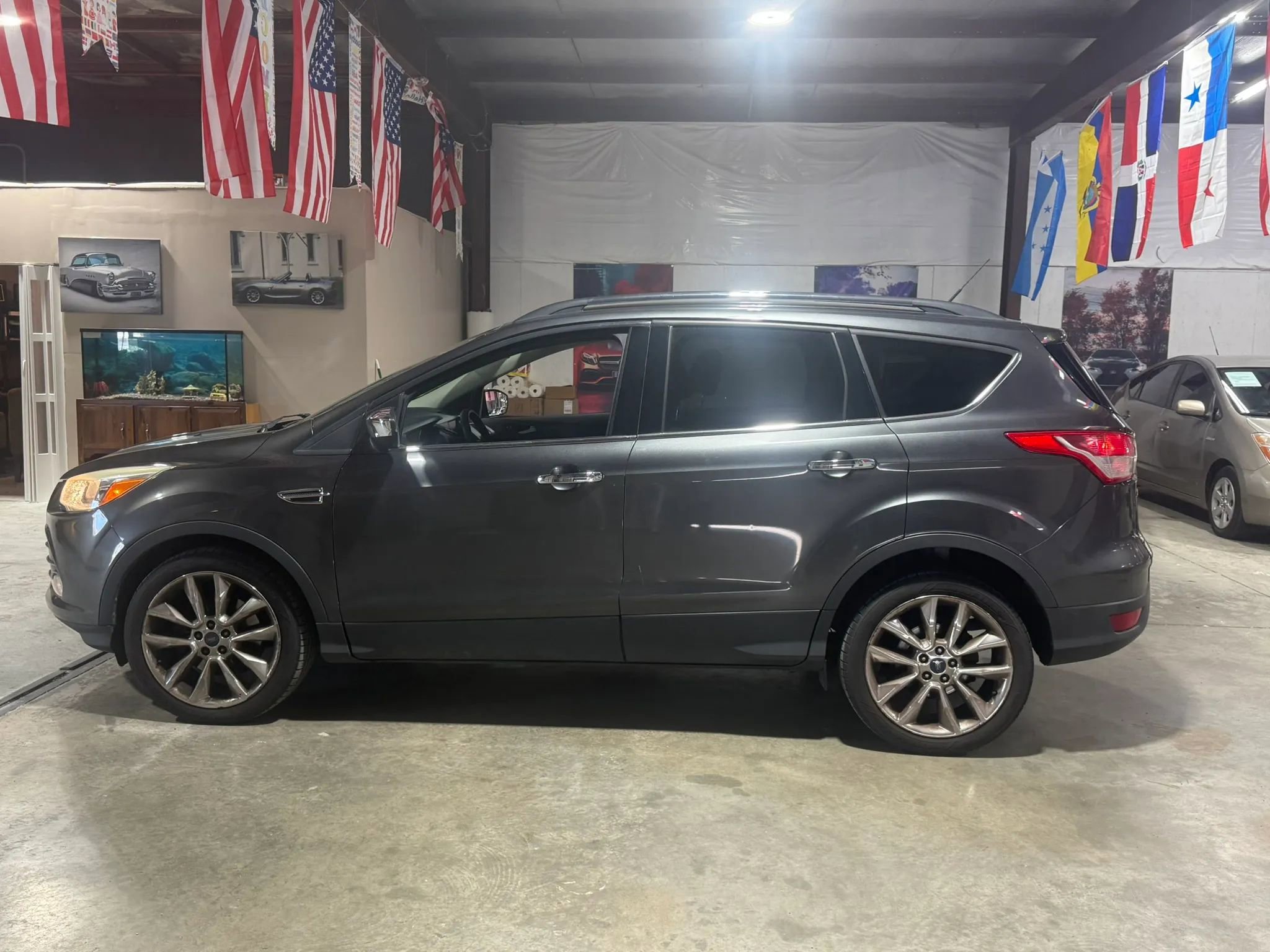Used 2015 Ford Escape SE w/ SE Chrome Package image 4