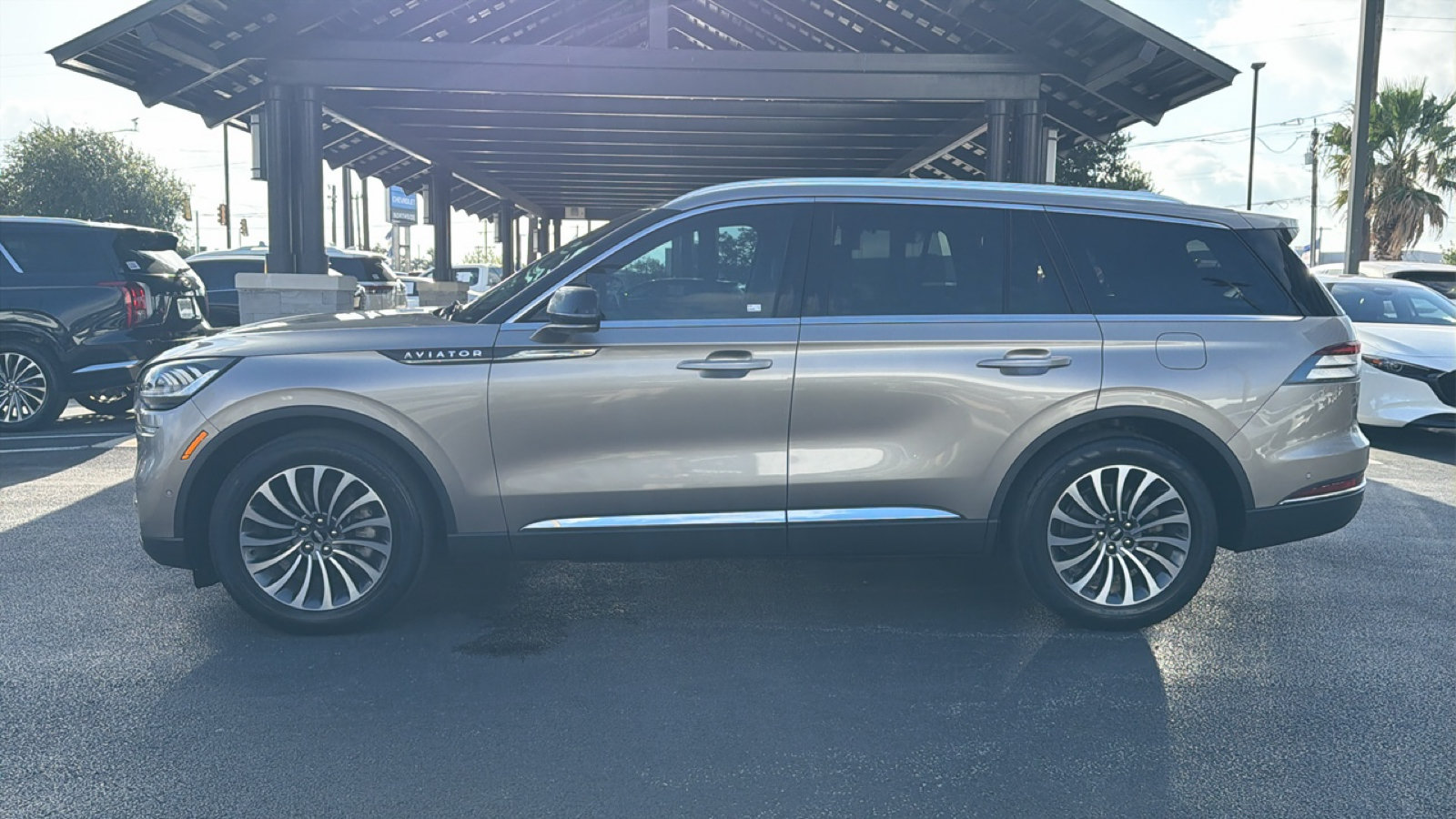 Used 2020 Lincoln Aviator Reserve w/ Equipment Group 201A RWD image 7
