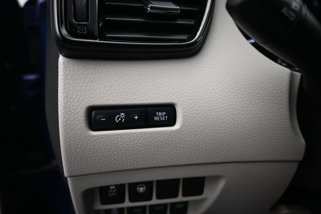 Used 2022 Nissan Rogue Sport SL AWD/4WD image 28