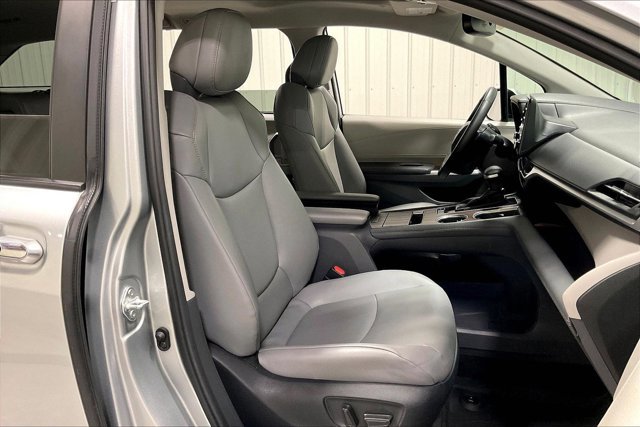 Certified 2024 Toyota Sienna XLE image 8