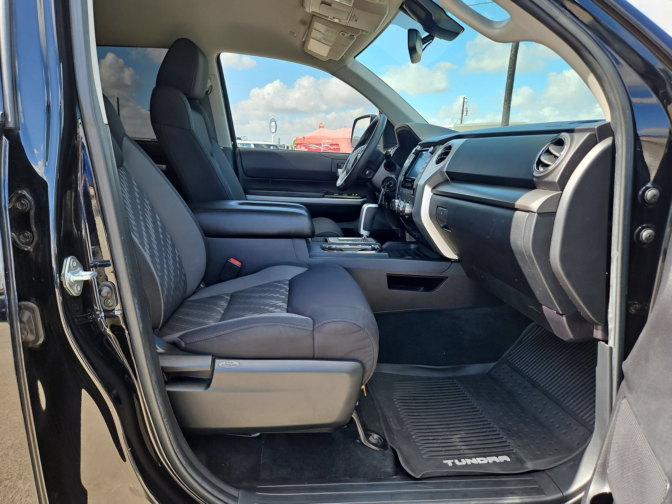 Used 2021 Toyota Tundra SR5 w/ SR5 Upgrade Package AWD/4WD image 25