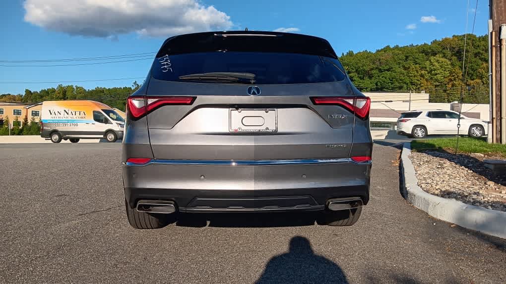 Used 2023 Acura MDX w/ Technology Package AWD/4WD image 4