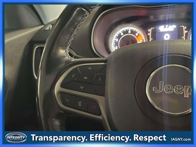 Used 2021 Jeep Cherokee Latitude Plus AWD/4WD image 21
