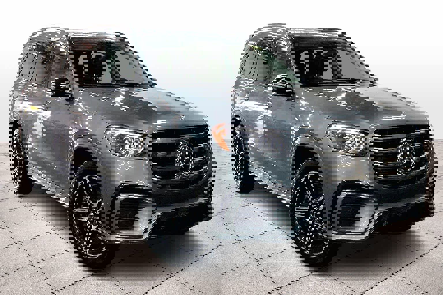 Used 2024 Mercedes-Benz GLS 450 4MATIC image 2