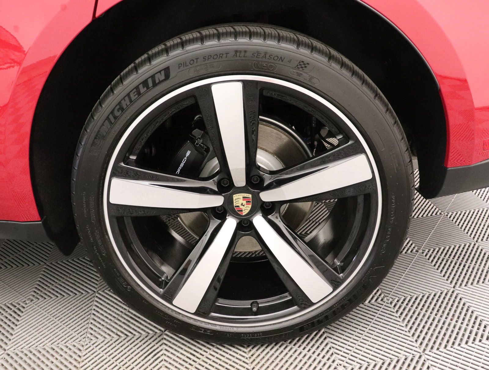 Used 2025 Porsche Macan image 17