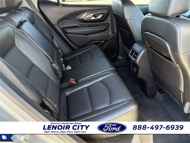 Used 2024 GMC Terrain SLT image 17