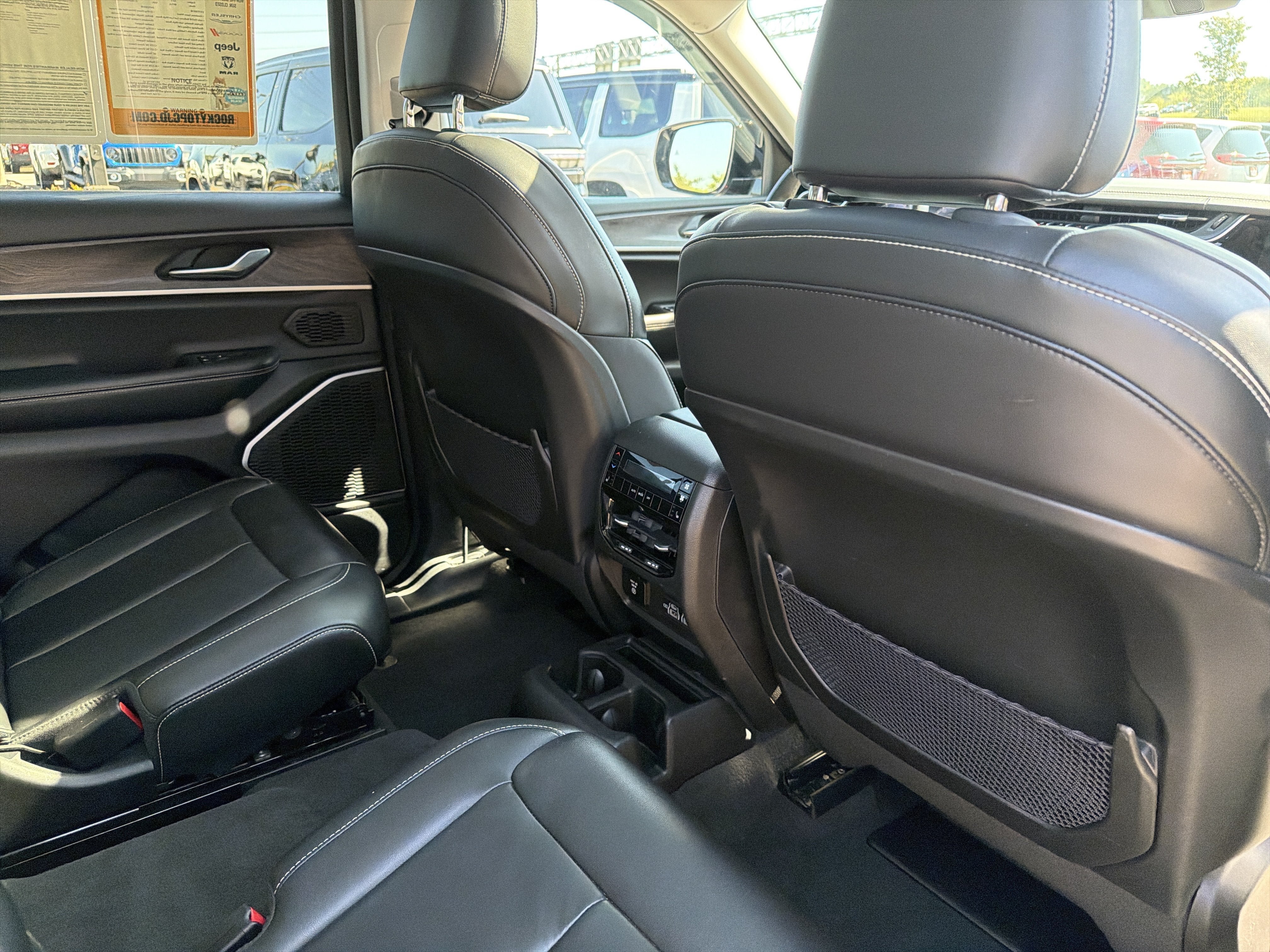 Used 2022 Jeep Grand Cherokee L Limited w/ Black Appearance Package AWD/4WD image 12