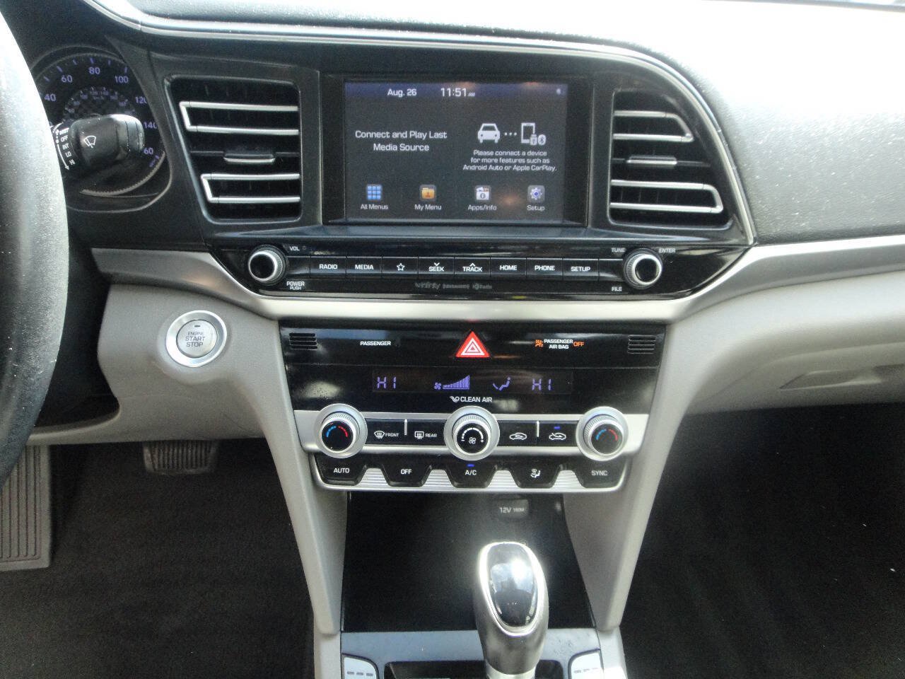 Used 2020 Hyundai Elantra Limited w/ Cargo Package (C1) FWD image 8