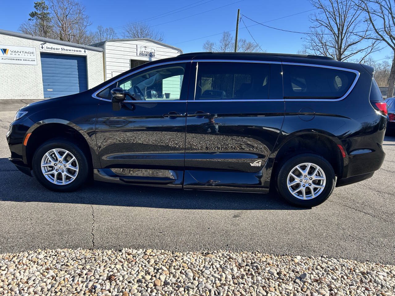 Used 2022 Chrysler Pacifica Touring-L FWD image 7