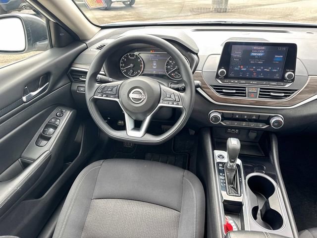 Used 2024 Nissan Altima 2.5 SV image 16