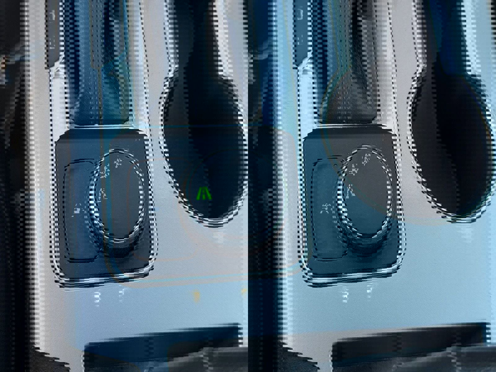 Used 2024 Chevrolet Blazer LT FWD image 32