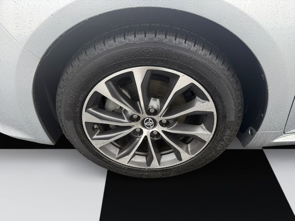 Used 2018 Toyota Avalon XLE w/ Carpet Mat Package image 14