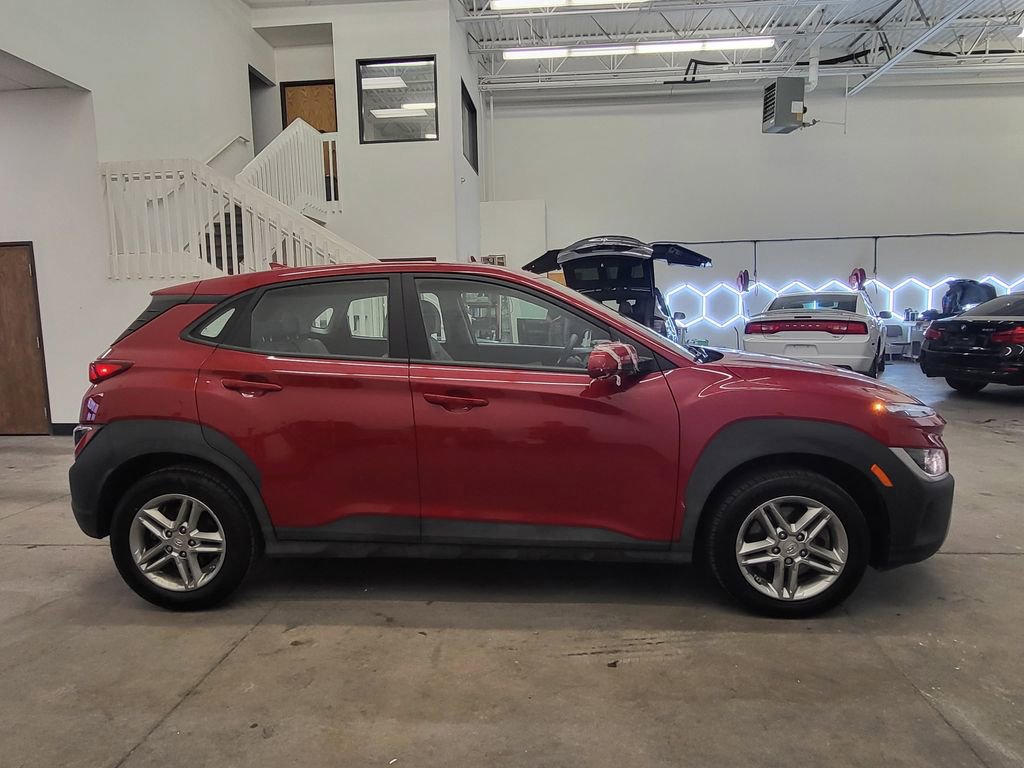 Used 2022 Hyundai Kona SE w/ Cargo Package AWD/4WD image 3