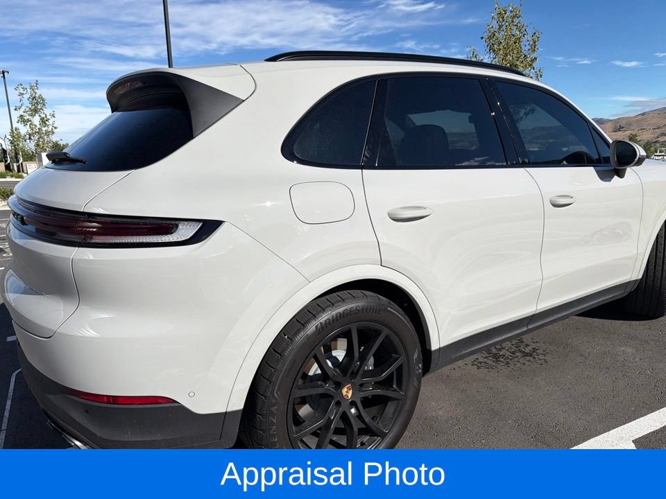 Certified 2025 Porsche Cayenne AWD/4WD image 6