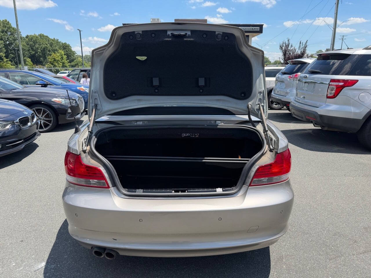 Used 2009 BMW 128i Convertible RWD image 12