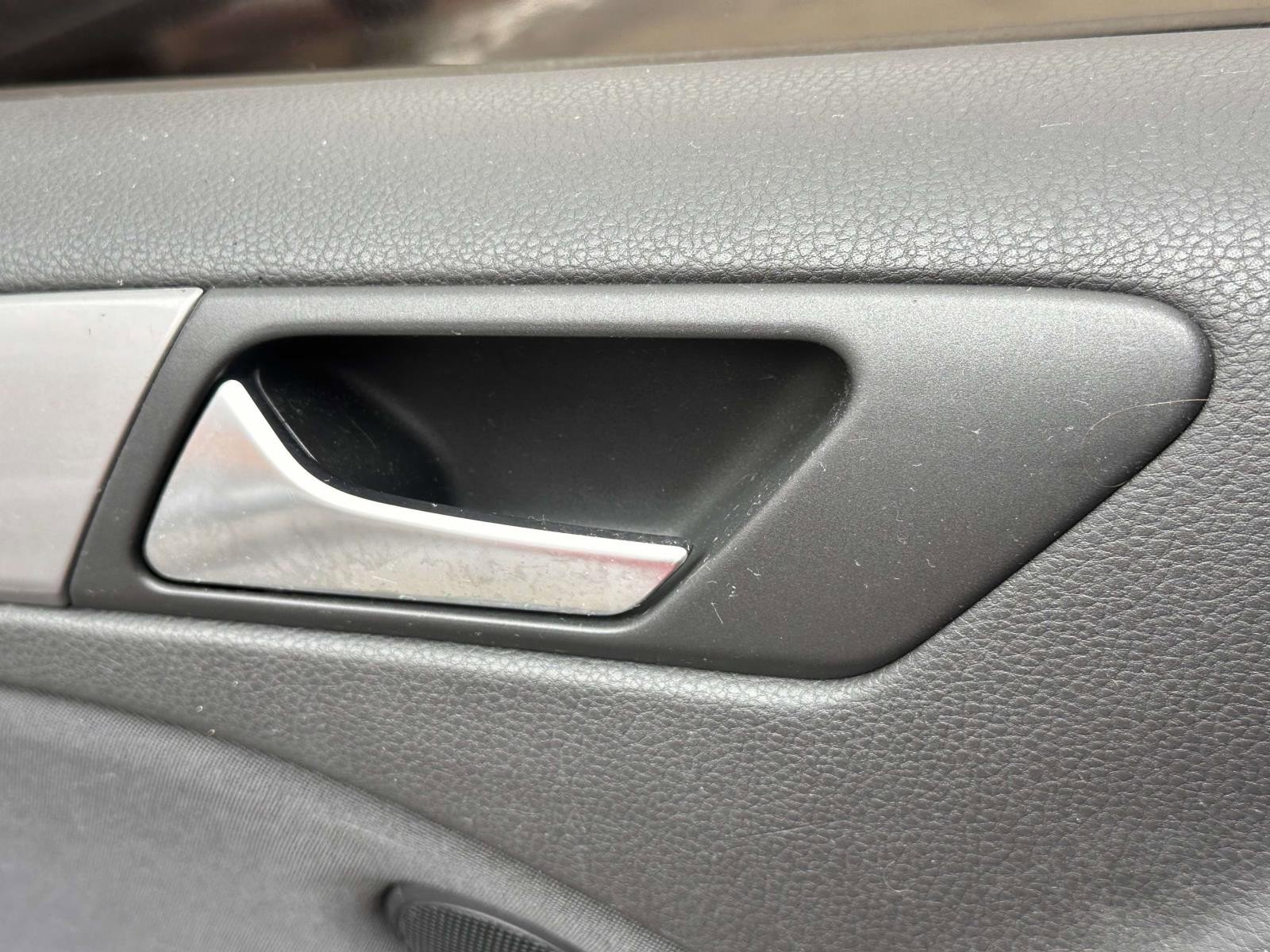 Used 2012 Volkswagen Golf 4-Door image 22