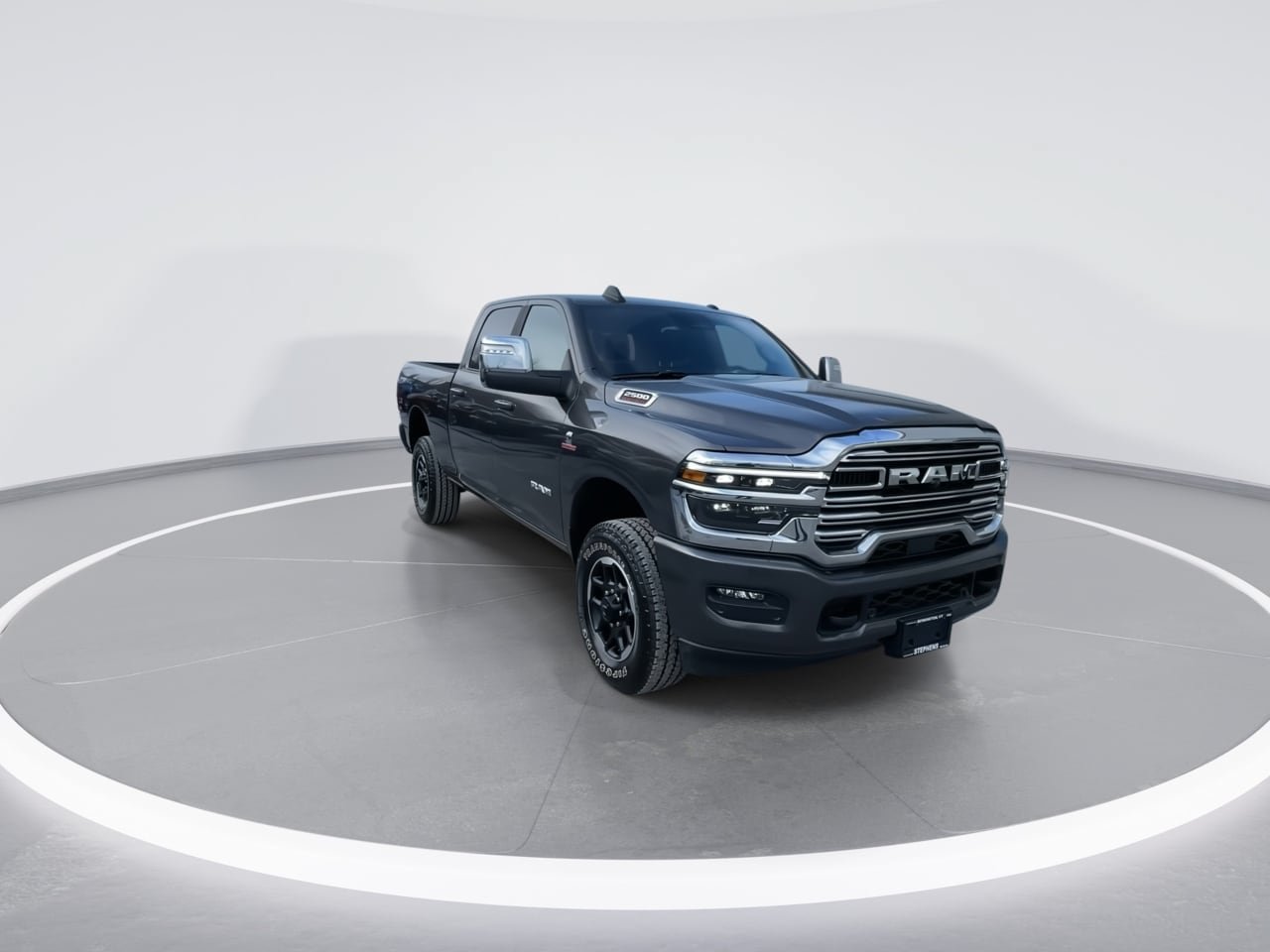 Used 2026 RAM 2500 Laramie AWD/4WD image 3