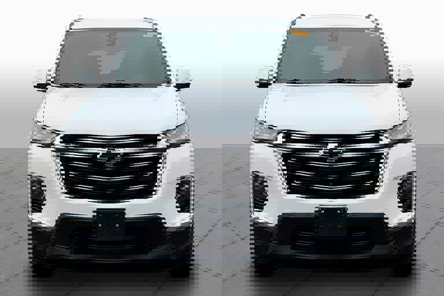 Used 2023 Chevrolet Traverse LT w/ Rear Camera Mirror Package image 4