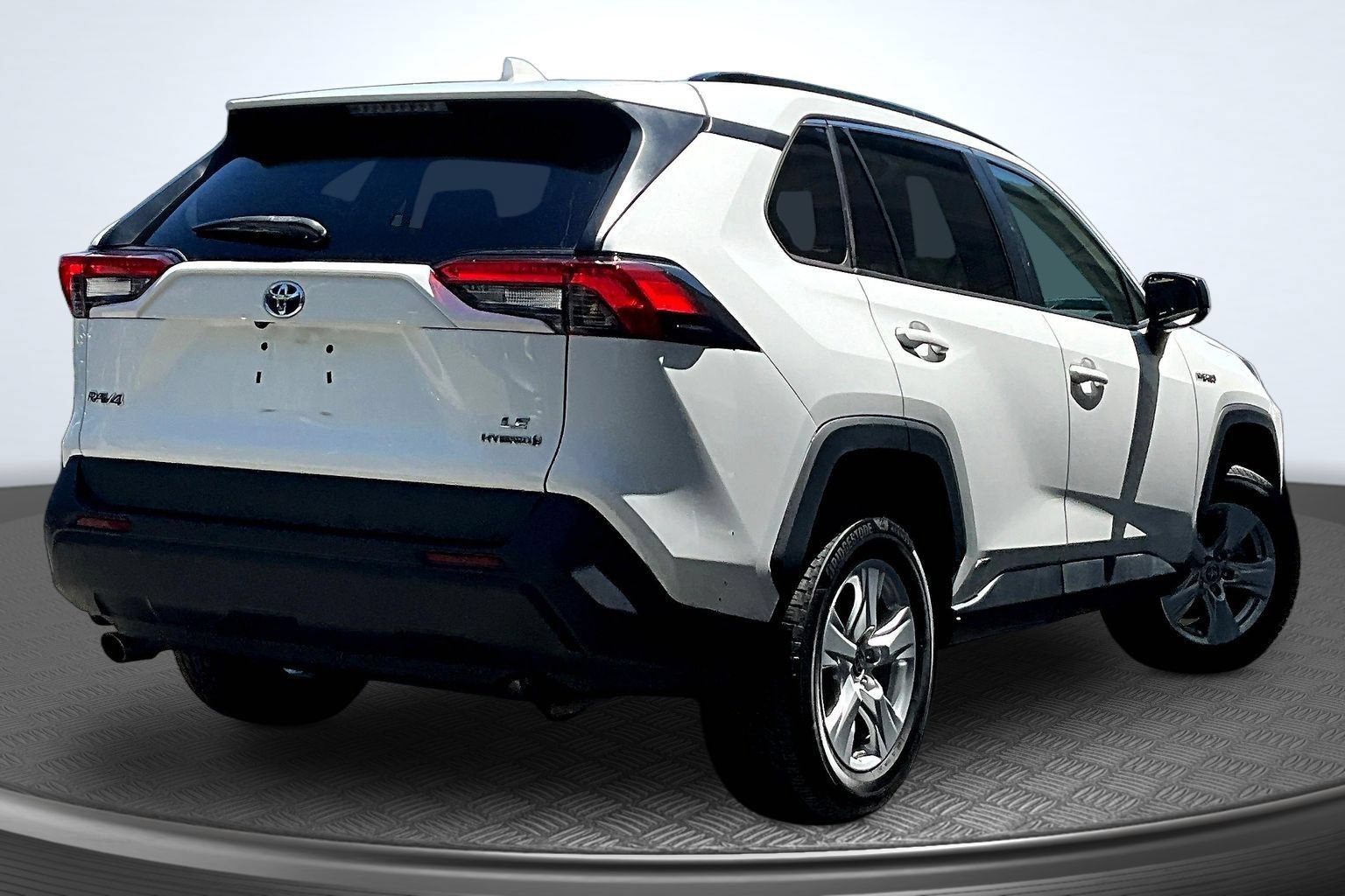 Used 2021 Toyota RAV4 LE AWD/4WD image 7