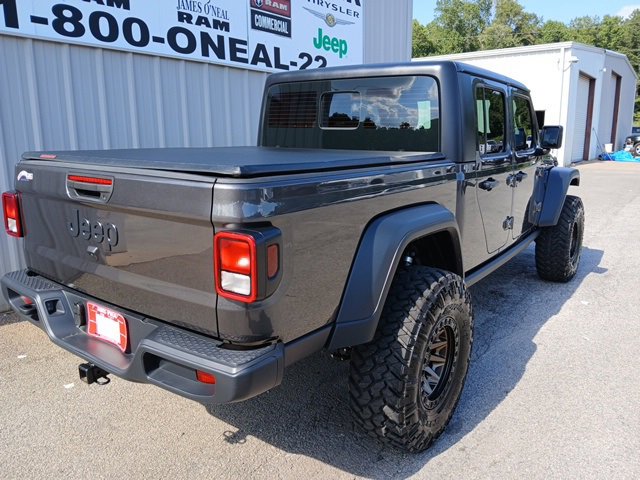 Used 2025 Jeep Gladiator Sport image 3