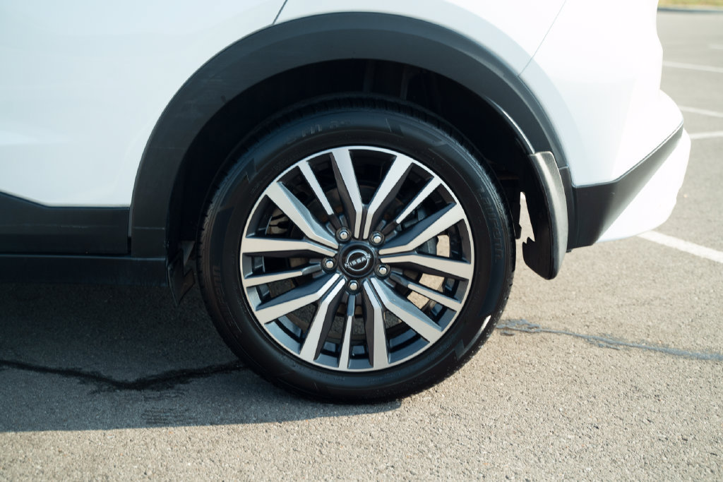 Used 2023 Nissan Kicks SV w/ Interior Electronics Package FWD image 43