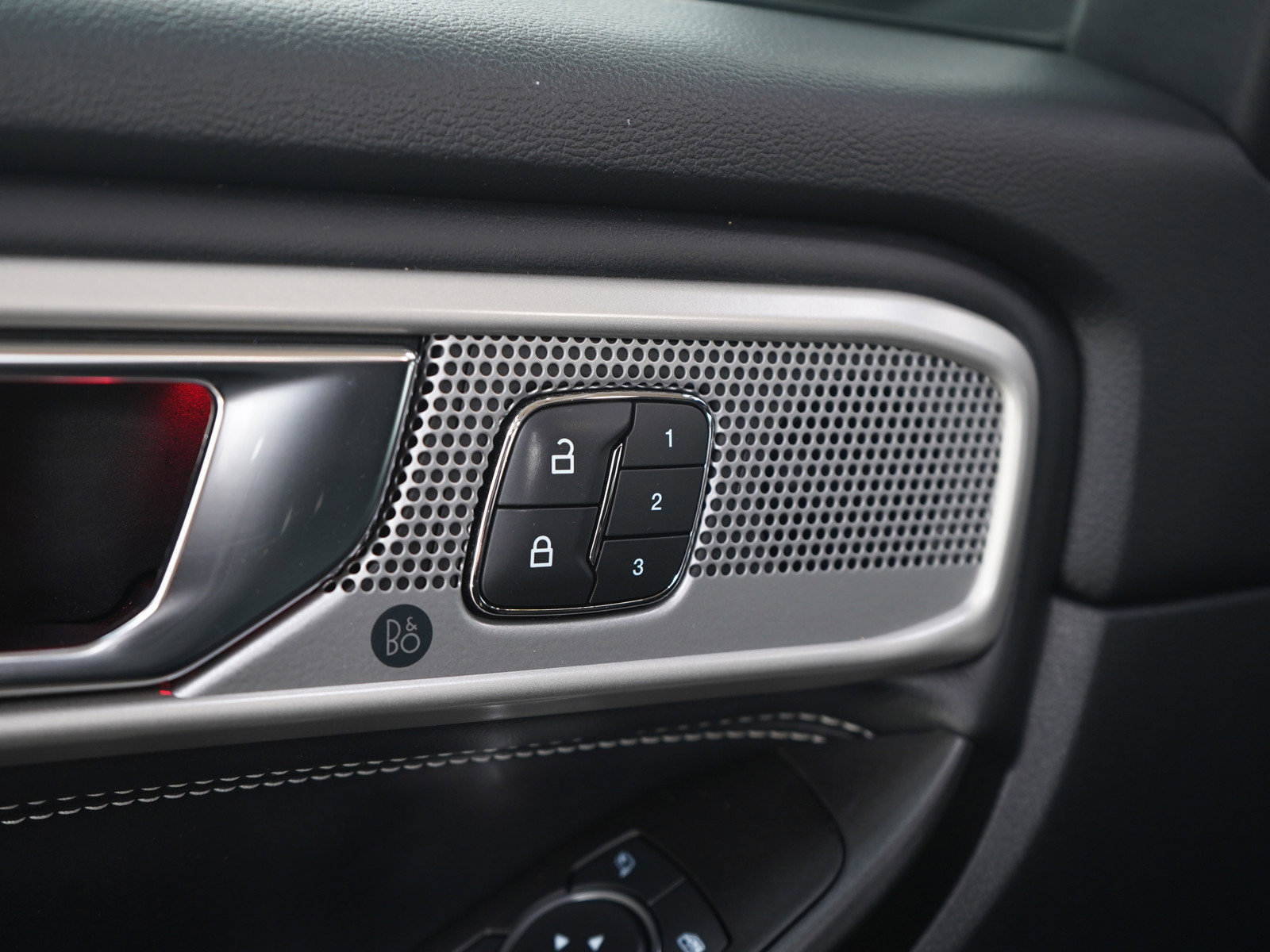 Used 2020 Ford Explorer ST image 27