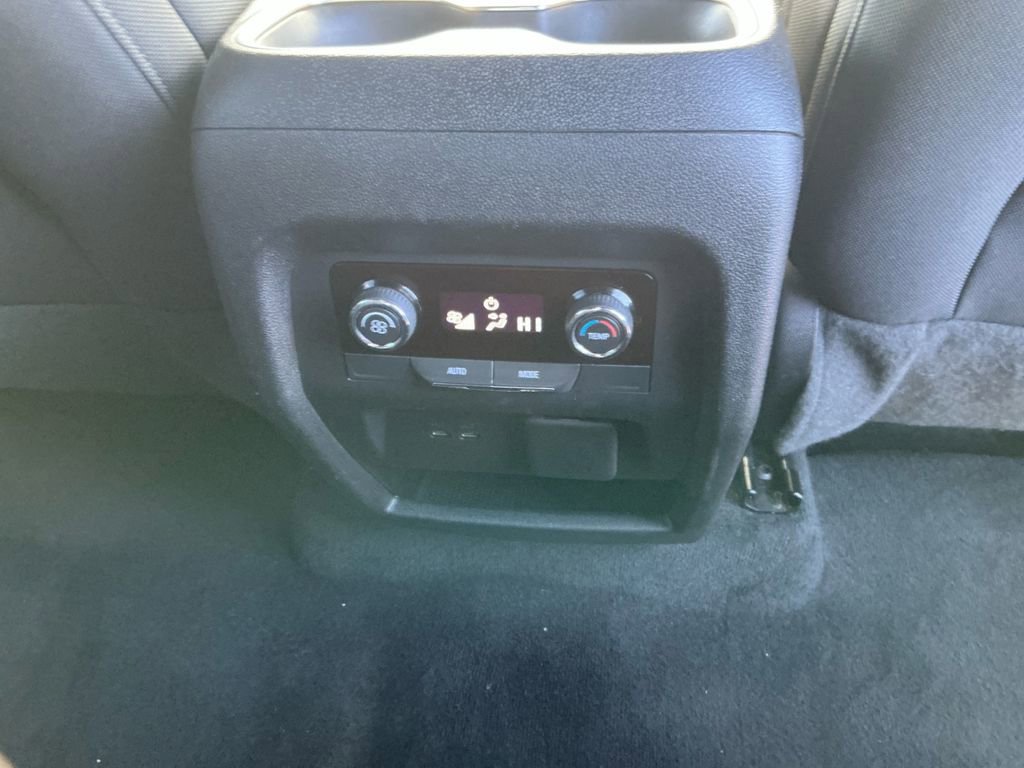 Used 2024 Chevrolet Traverse LT image 18