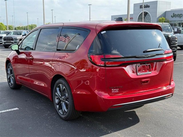 New 2026 Chrysler Pacifica Select image 5