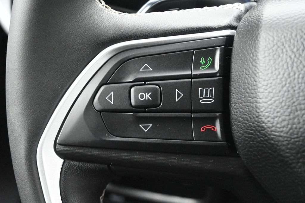 Used 2024 Jeep Grand Cherokee L Altitude AWD/4WD image 6