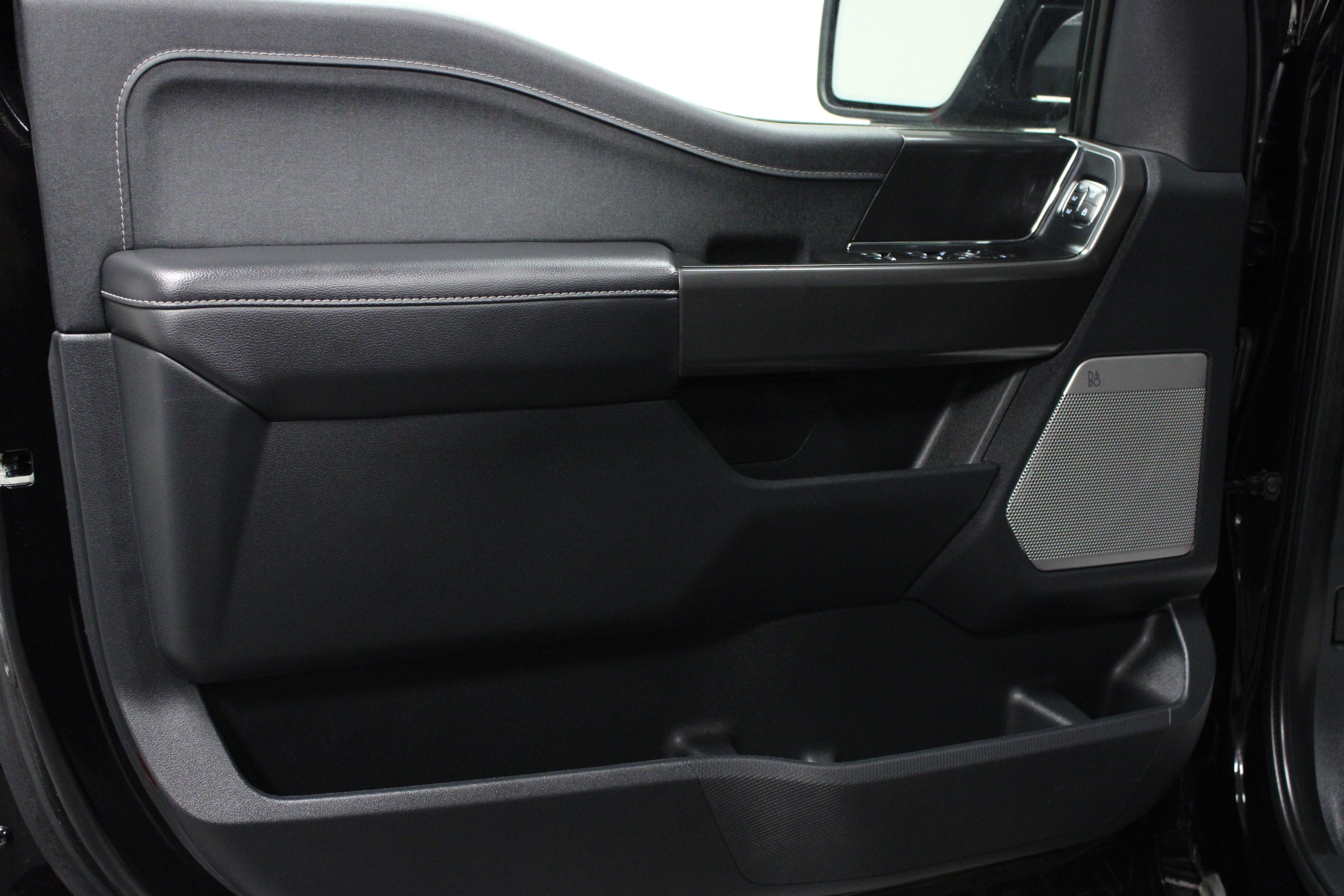 Used 2025 Ford F150 Lariat AWD/4WD image 11
