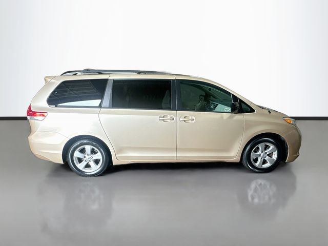 Used 2014 Toyota Sienna LE FWD image 5