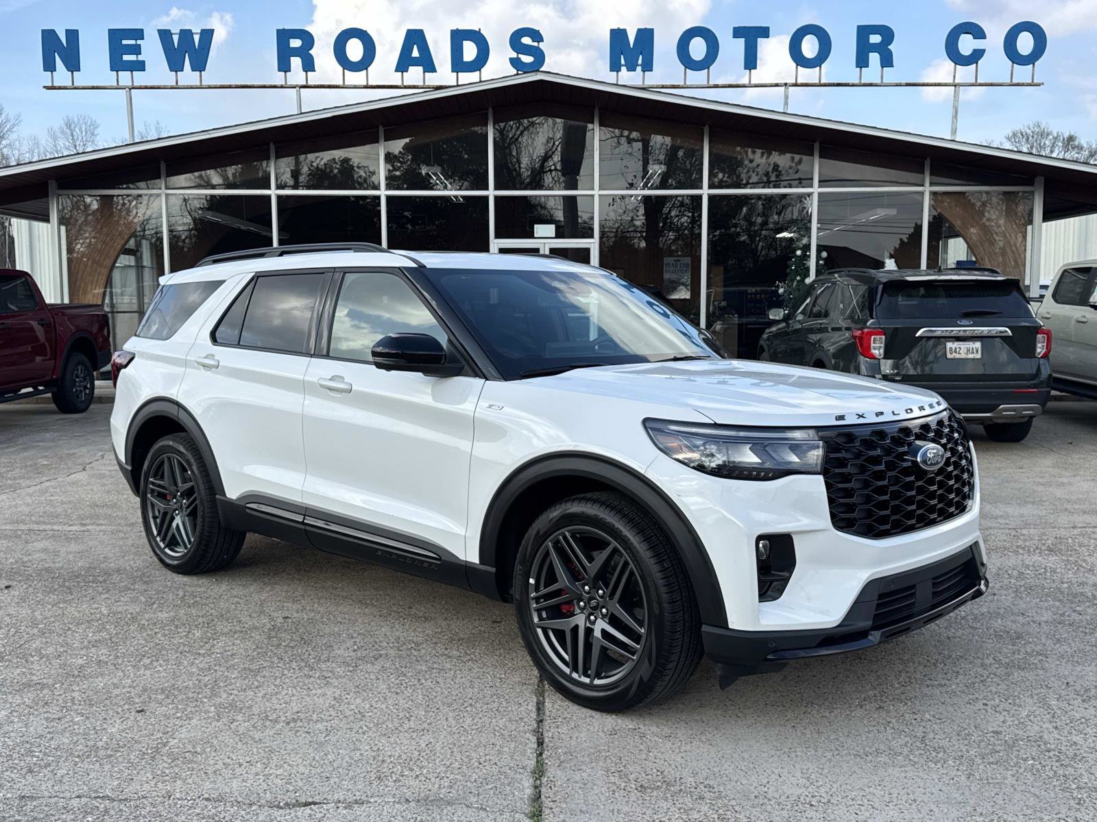 New 2025 Ford Explorer ST-Line w/ Premium Package