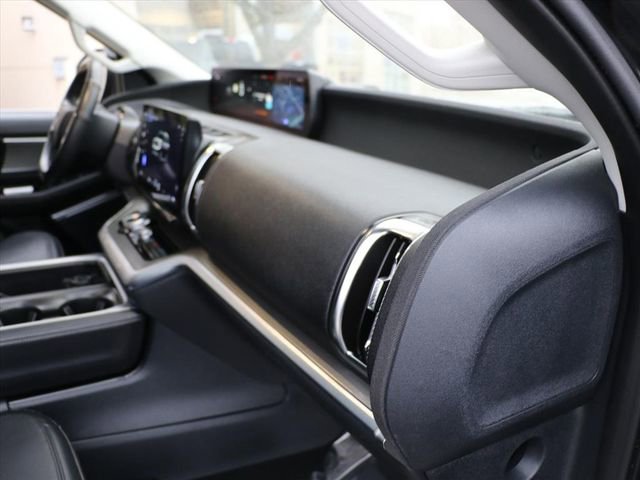 Used 2025 Ford Expedition Platinum image 11