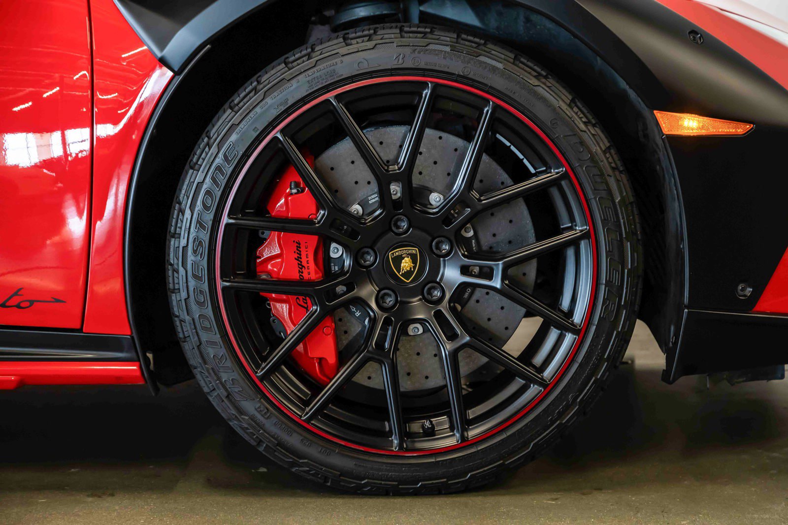 Used 2024 Lamborghini Huracan Sterrato AWD/4WD image 15