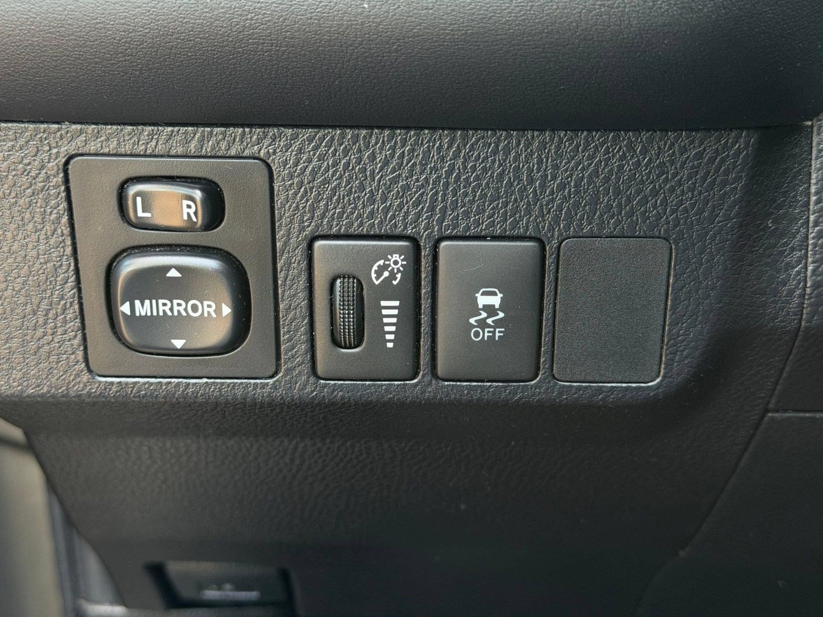 Used 2015 Toyota RAV4 Limited AWD/4WD image 33