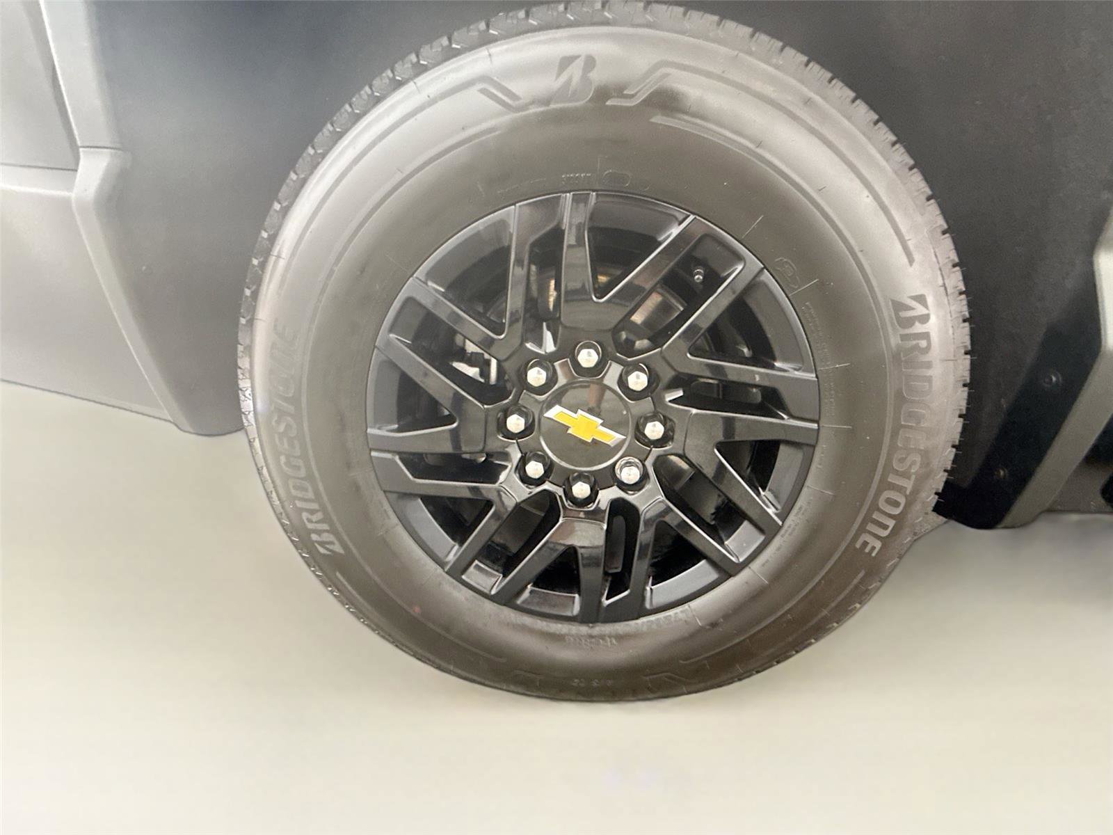 Used 2025 Chevrolet Silverado EV LT image 23